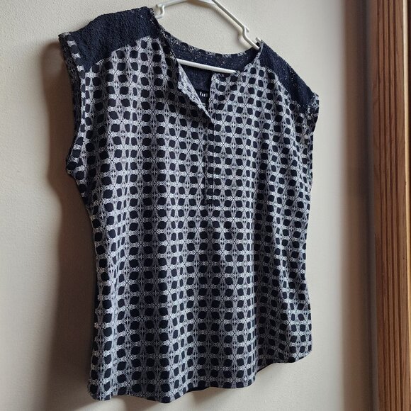 Van Heusen Black/White Print Cap Sleeve Blouse Size Large - Picture 4 of 12